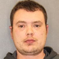Wilton man arrested in burglary case
